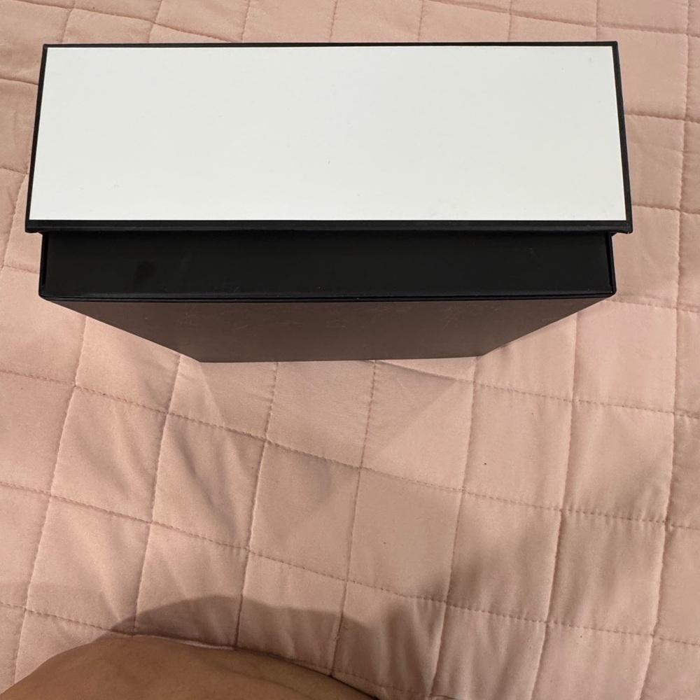 Gift Box with Ribbon - Picture 5 of 10